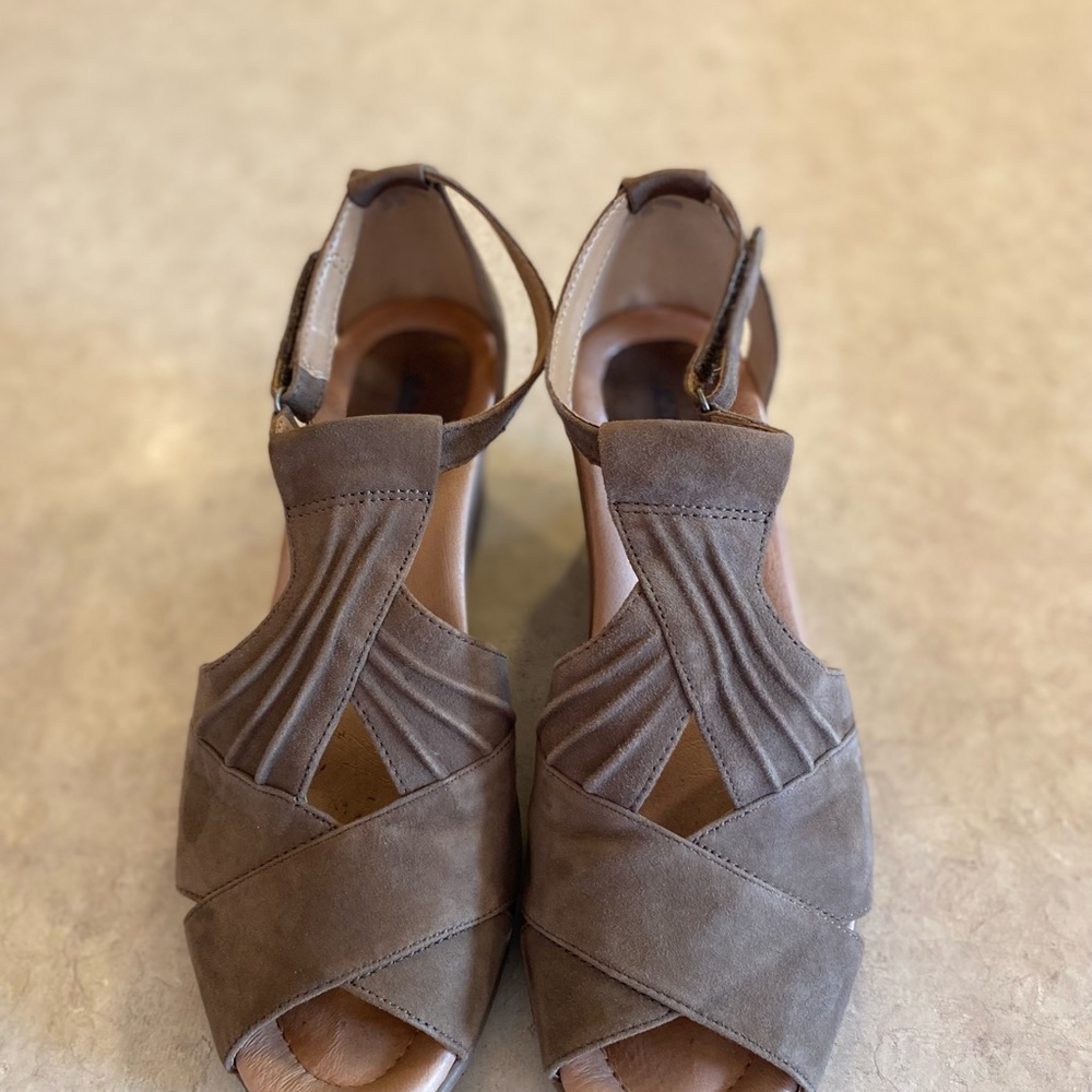 Cute Earth wedge sandals
